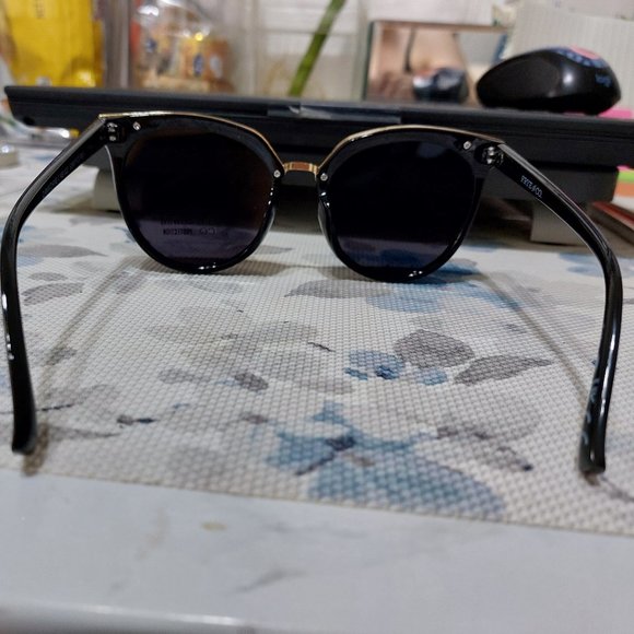 FRYE AND CO. Women’s Black & Gold Sunglasses Stylish Trendy Chic Cat 3 NS1022